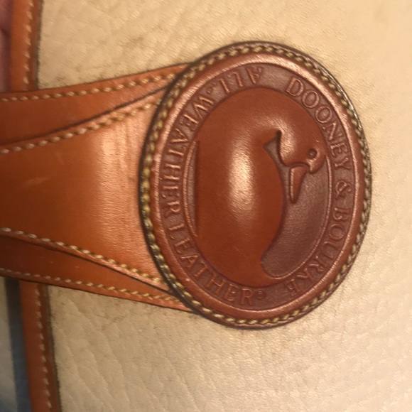 ALL PROCEEDS  BENEFIT HURRICANE MILTON Vintage Dooney  & Bourke cream/ ivory bag - Picture 3 of 6